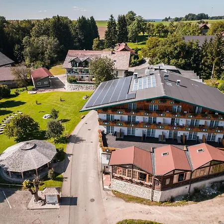 Voralpenhotel Schmoller Sankt Georgen im Attergau
