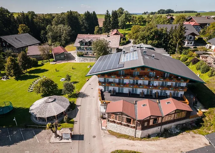 Voralpenhotel Schmoller Sankt Georgen im Attergau